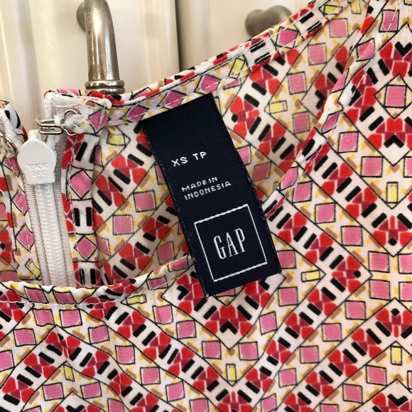 GAP women’s short romper - Picture 7 of 9